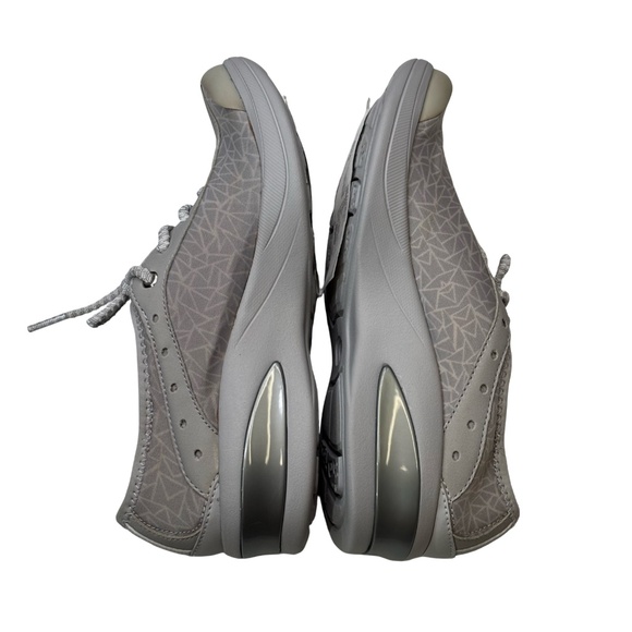 Natural Sport Womens Triangle Print Grey Sneakers Size 6M Sample NEW - Picture 1 of 13